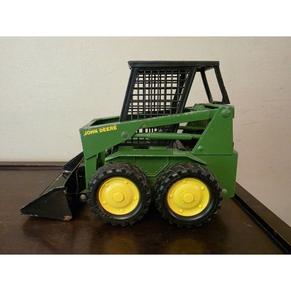 Vintage 1970s ERTL #569-7611 John Deere 1/16 Diecast Skid Steer Loader